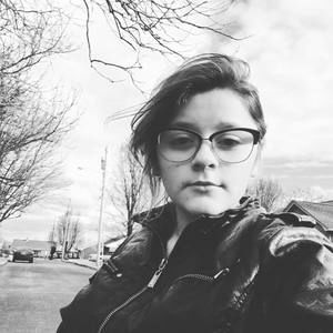 Meet your Posher, Gracie-lace